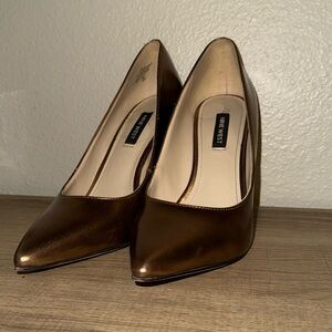 Nine West Copper Pumps